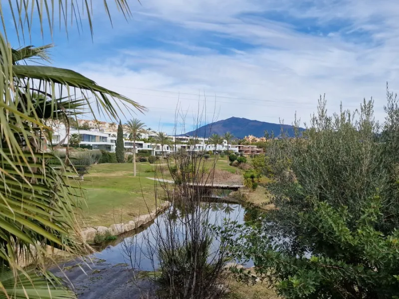 Plot - Residential Plot в продаже в Estepona, Málaga. Площадь дома 3900 м². Площадь участка 9751 м²