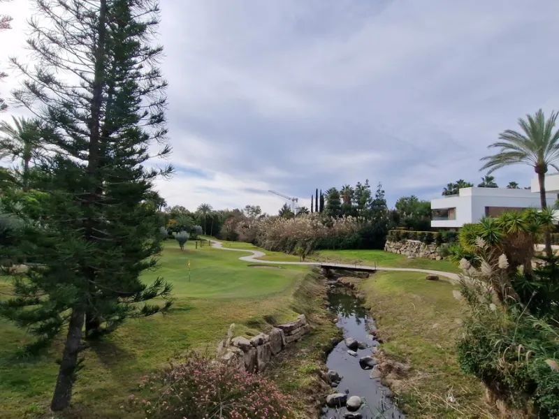 Plot - Residential Plot в продаже в Estepona, Málaga. Площадь дома 3900 м². Площадь участка 9751 м²