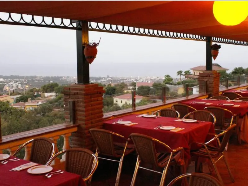A spectacular property only 5 minutes from Malaga Airport, Leisure Centers and Industrial Polygons. 10 minutes from Malaga capital. 10 minutes from Alhaurín de la Torre, Torremolinos, Benalmadena Pueblo, A  and  15 minutes from other inland villages. 30 m