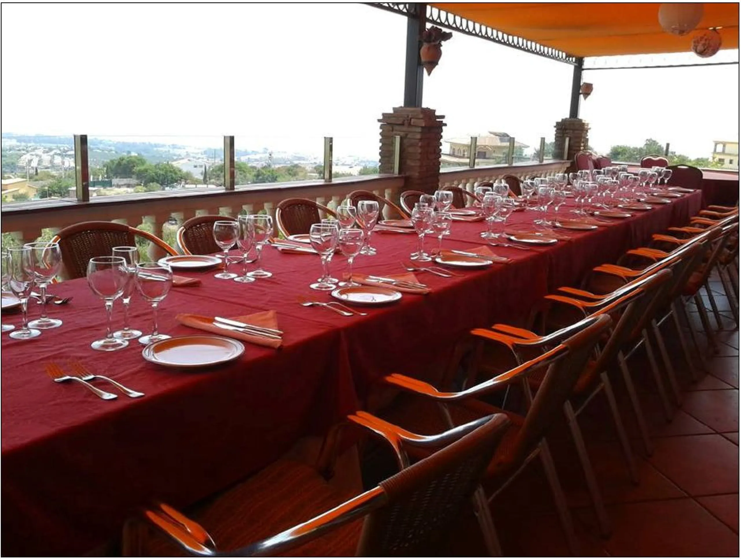 A spectacular property only 5 minutes from Malaga Airport, Leisure Centers and Industrial Polygons. 10 minutes from Malaga capital. 10 minutes from Alhaurín de la Torre, Torremolinos, Benalmadena Pueblo, A  and  15 minutes from other inland villages. 30 m