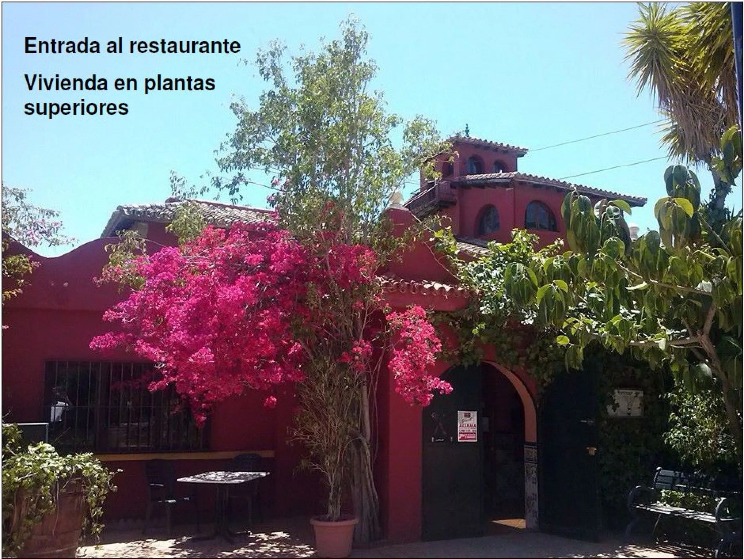 A spectacular property only 5 minutes from Malaga Airport, Leisure Centers and Industrial Polygons. 10 minutes from Malaga capital. 10 minutes from Alhaurín de la Torre, Torremolinos, Benalmadena Pueblo, A  and  15 minutes from other inland villages. 30 m