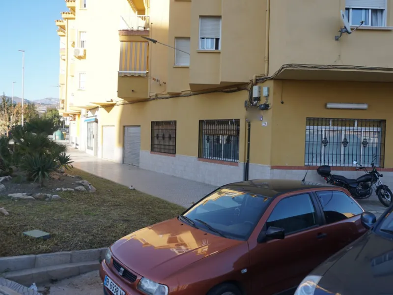 We present you this fantastic and spacious local located in one of the busiest areas. It ́s on the main road that runs through Malaga. This property has endless possibilities. It also has the advantage of having parking in front and next door. You could o