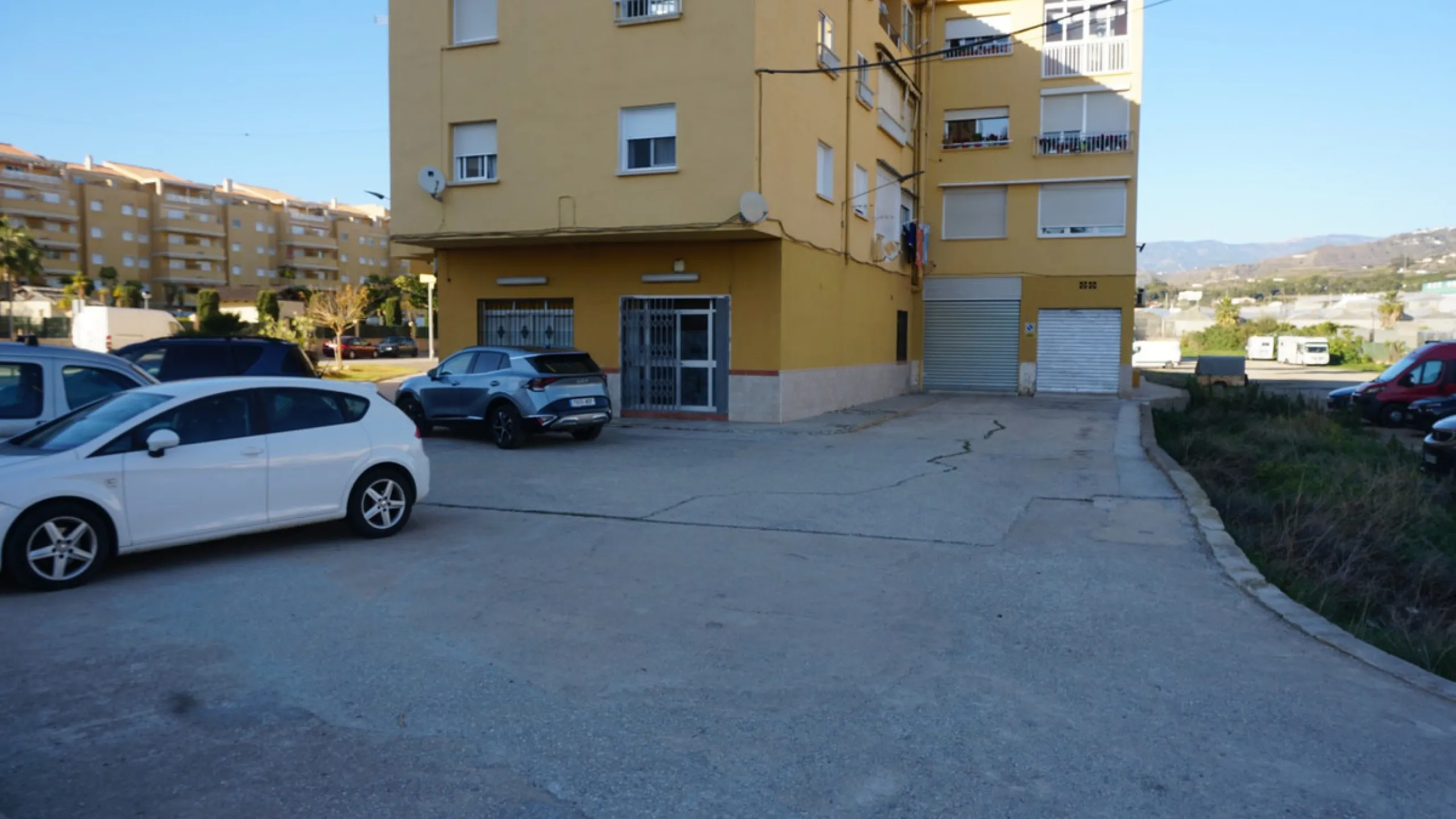We present you this fantastic and spacious local located in one of the busiest areas. It ́s on the main road that runs through Malaga. This property has endless possibilities. It also has the advantage of having parking in front and next door. You could o