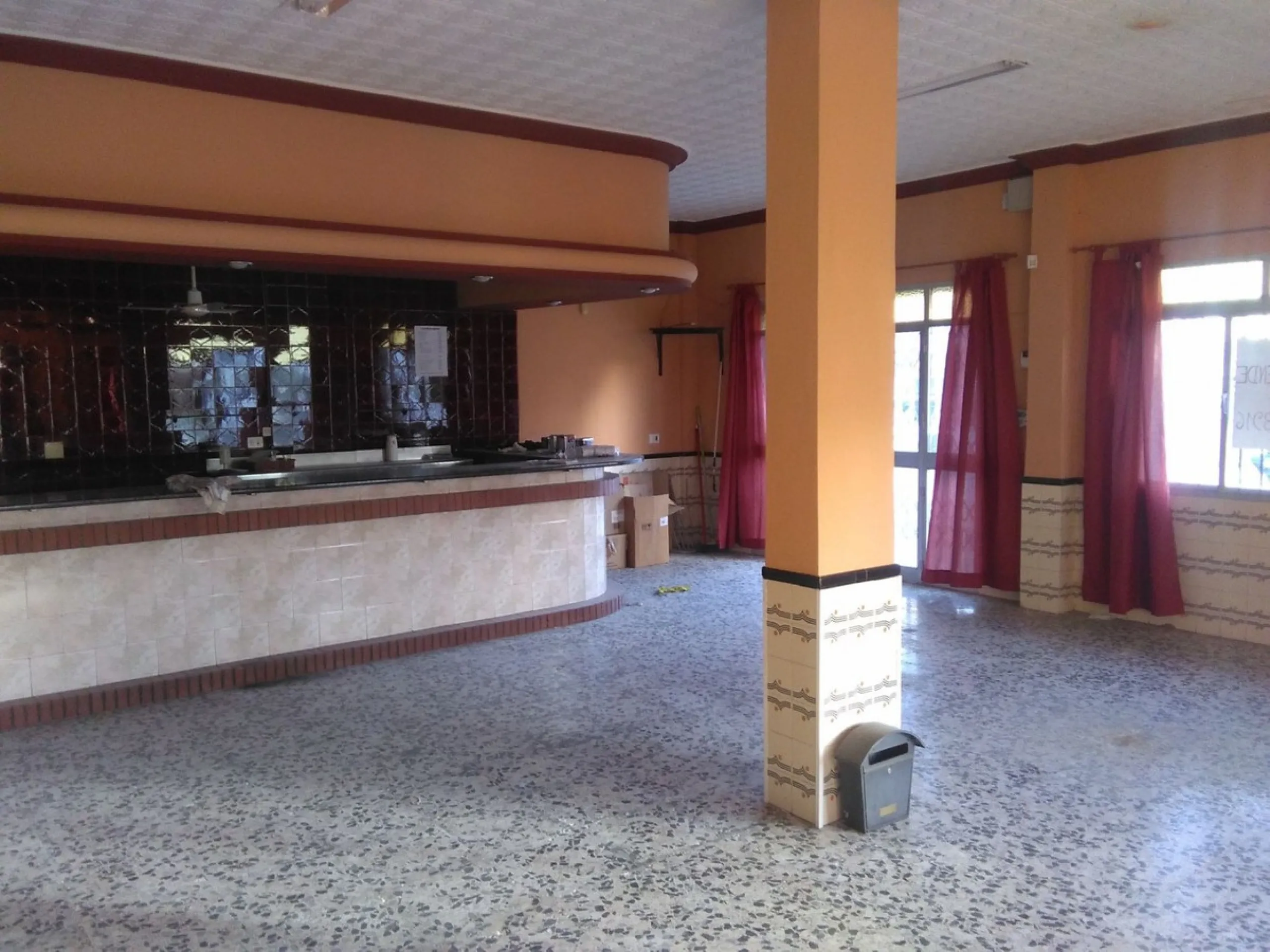 We present you this fantastic and spacious local located in one of the busiest areas. It ́s on the main road that runs through Malaga. This property has endless possibilities. It also has the advantage of having parking in front and next door. You could o