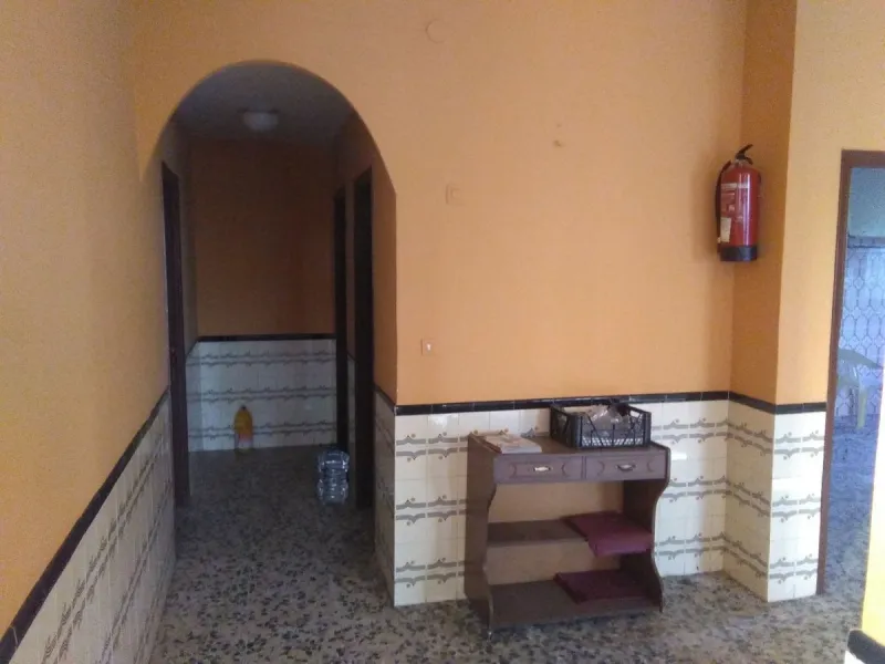We present you this fantastic and spacious local located in one of the busiest areas. It ́s on the main road that runs through Malaga. This property has endless possibilities. It also has the advantage of having parking in front and next door. You could o