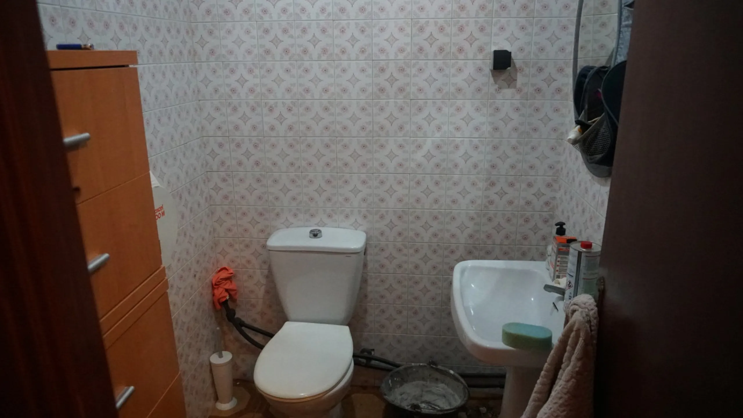 We present you this fantastic and spacious local located in one of the busiest areas. It ́s on the main road that runs through Malaga. This property has endless possibilities. It also has the advantage of having parking in front and next door. You could o