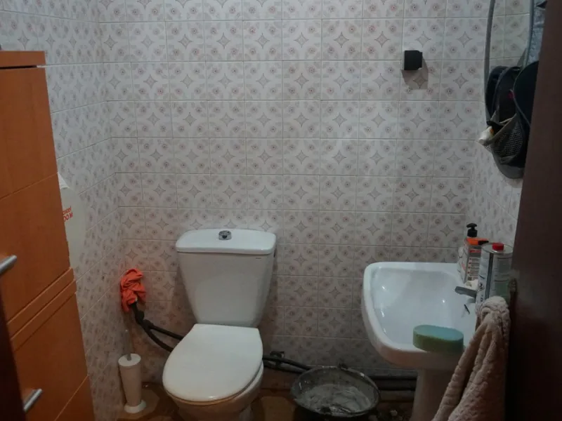 We present you this fantastic and spacious local located in one of the busiest areas. It ́s on the main road that runs through Malaga. This property has endless possibilities. It also has the advantage of having parking in front and next door. You could o