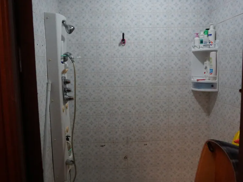 We present you this fantastic and spacious local located in one of the busiest areas. It ́s on the main road that runs through Malaga. This property has endless possibilities. It also has the advantage of having parking in front and next door. You could o