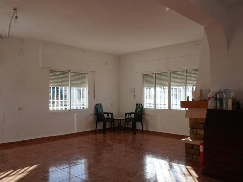 This beautiful property is perfect for anyone who wants to invest in a big family house with a lot of potential and different possibilities. Or for someone who is looking to open a B&B style business. The property is made up by 10 apartments which are com