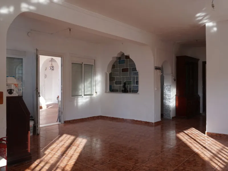 This beautiful property is perfect for anyone who wants to invest in a big family house with a lot of potential and different possibilities. Or for someone who is looking to open a B&B style business. The property is made up by 10 apartments which are com