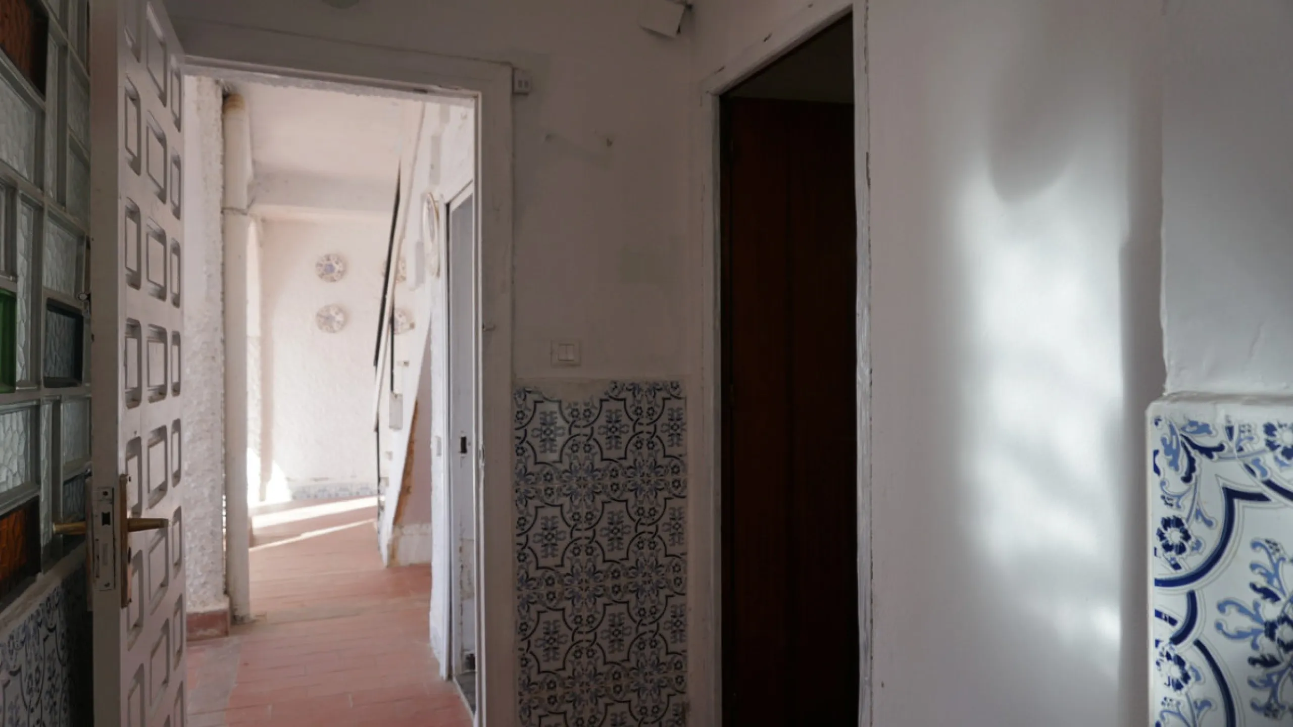 This beautiful property is perfect for anyone who wants to invest in a big family house with a lot of potential and different possibilities. Or for someone who is looking to open a B&B style business. The property is made up by 10 apartments which are com