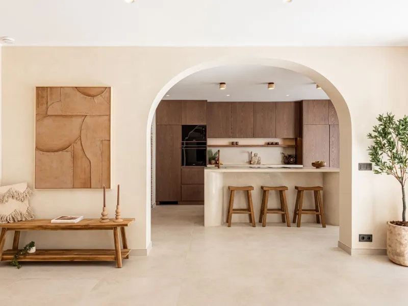 A fully renovated and exceptional townhouse located in the charming and highly sought-after community of La Virginia, on Marbella's prestigious Golden Mile.