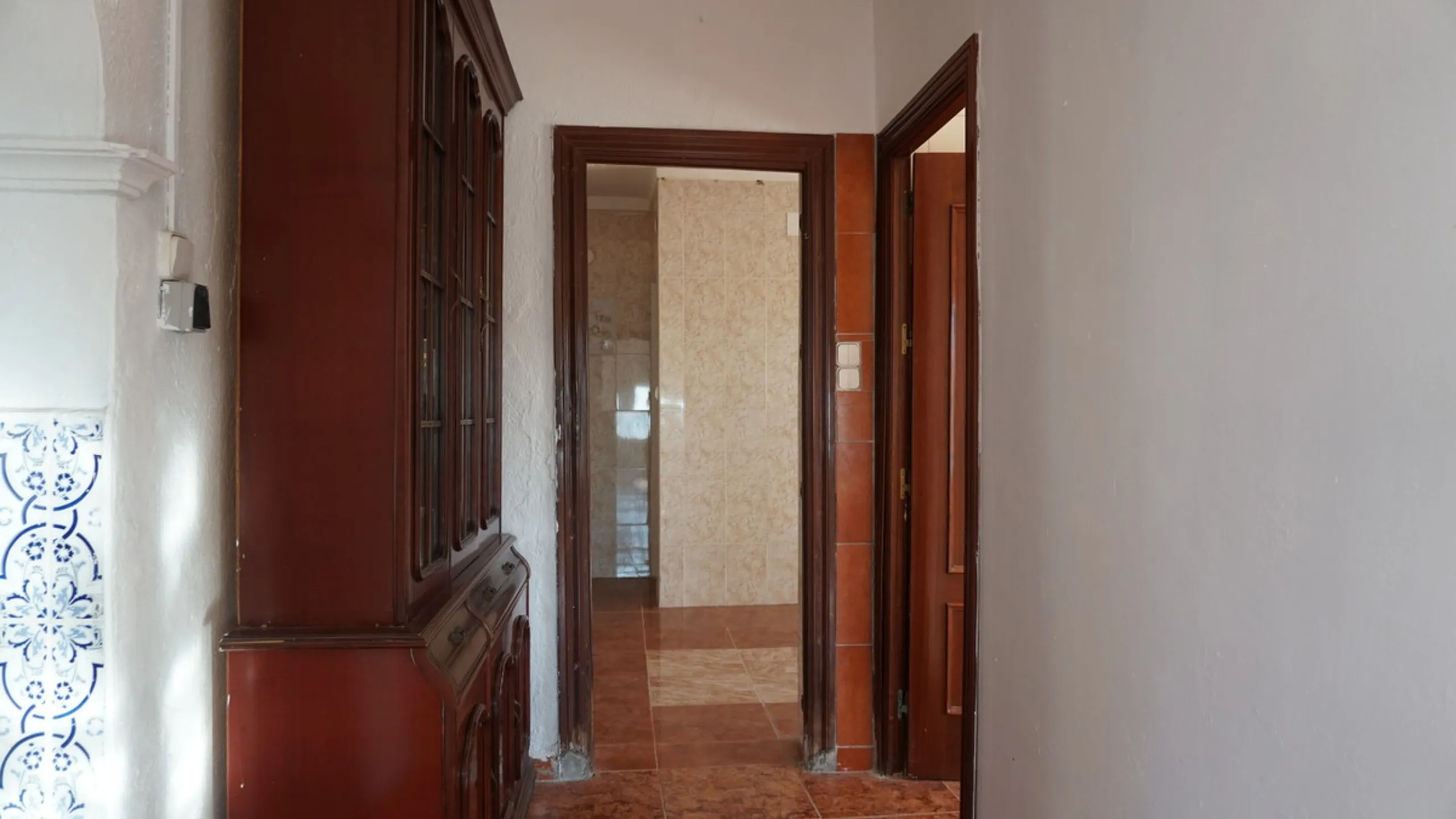 This beautiful property is perfect for anyone who wants to invest in a big family house with a lot of potential and different possibilities. Or for someone who is looking to open a B&B style business. The property is made up by 10 apartments which are com