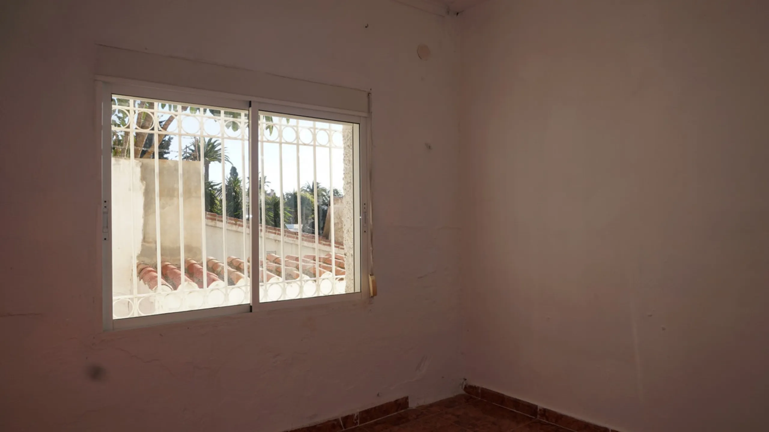 This beautiful property is perfect for anyone who wants to invest in a big family house with a lot of potential and different possibilities. Or for someone who is looking to open a B&B style business. The property is made up by 10 apartments which are com