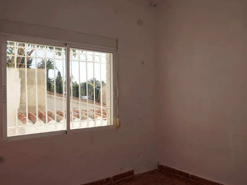 This beautiful property is perfect for anyone who wants to invest in a big family house with a lot of potential and different possibilities. Or for someone who is looking to open a B&B style business. The property is made up by 10 apartments which are com