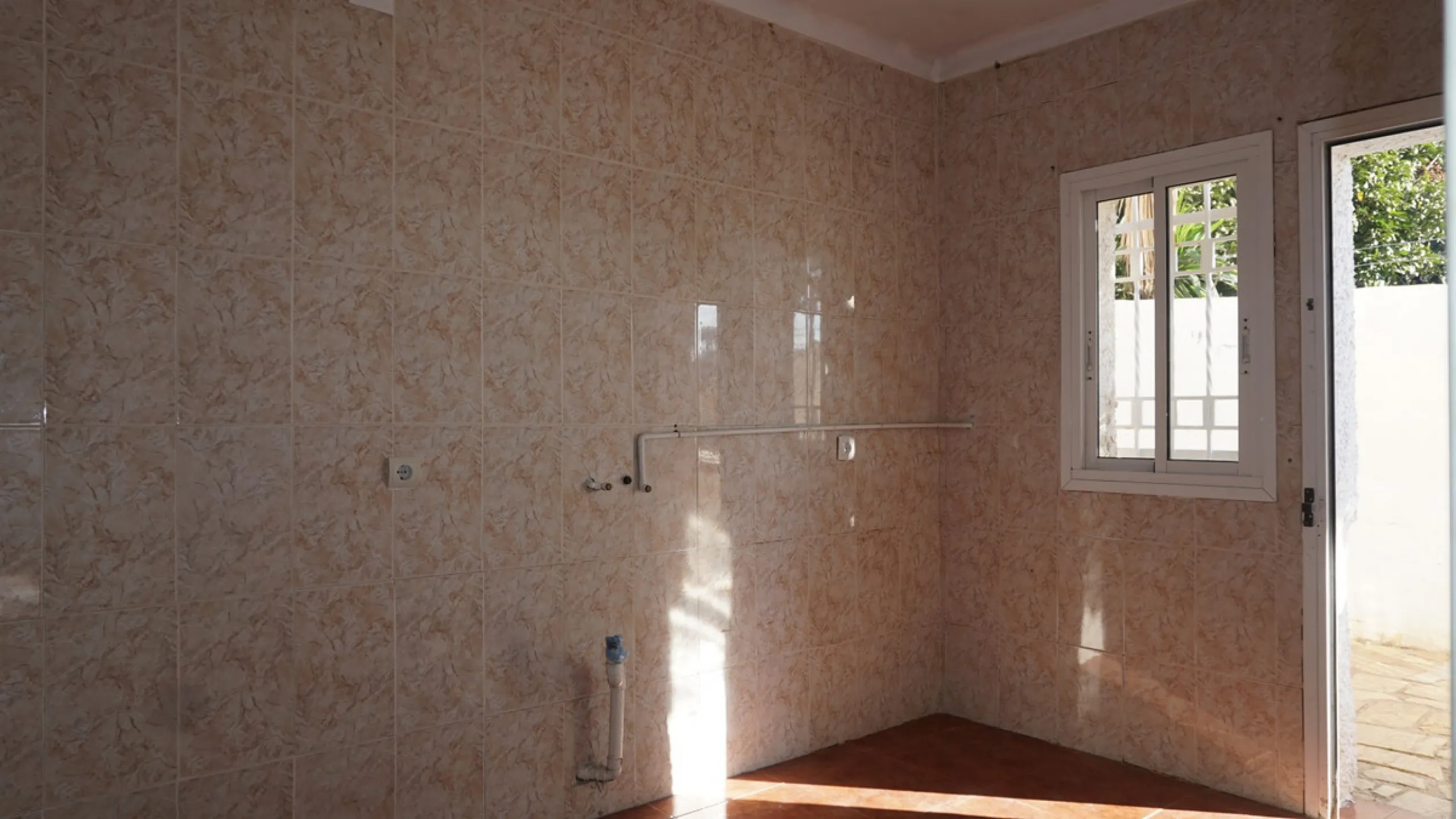 This beautiful property is perfect for anyone who wants to invest in a big family house with a lot of potential and different possibilities. Or for someone who is looking to open a B&B style business. The property is made up by 10 apartments which are com