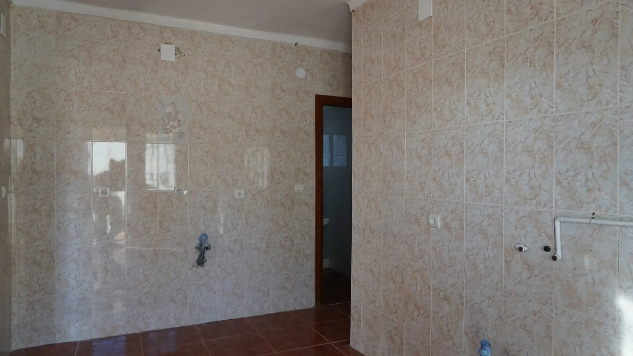 This beautiful property is perfect for anyone who wants to invest in a big family house with a lot of potential and different possibilities. Or for someone who is looking to open a B&B style business. The property is made up by 10 apartments which are com