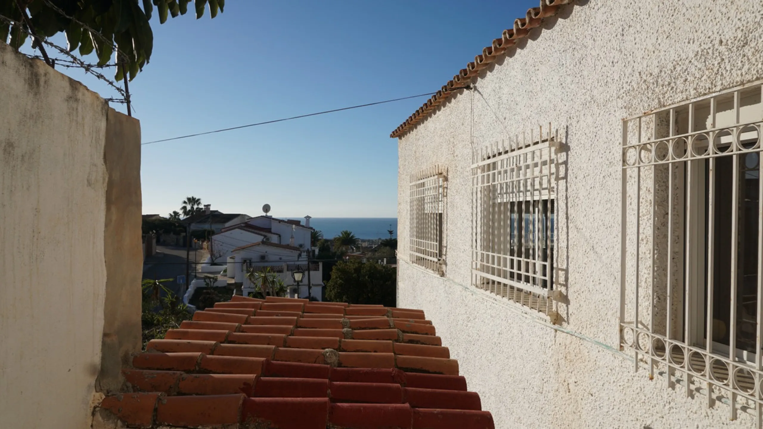 This beautiful property is perfect for anyone who wants to invest in a big family house with a lot of potential and different possibilities. Or for someone who is looking to open a B&B style business. The property is made up by 10 apartments which are com