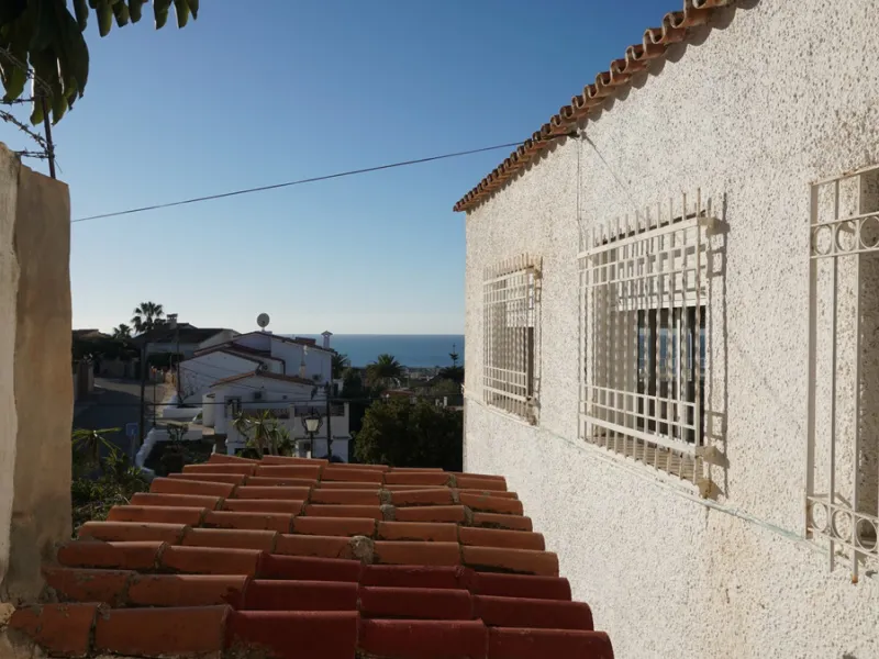 This beautiful property is perfect for anyone who wants to invest in a big family house with a lot of potential and different possibilities. Or for someone who is looking to open a B&B style business. The property is made up by 10 apartments which are com