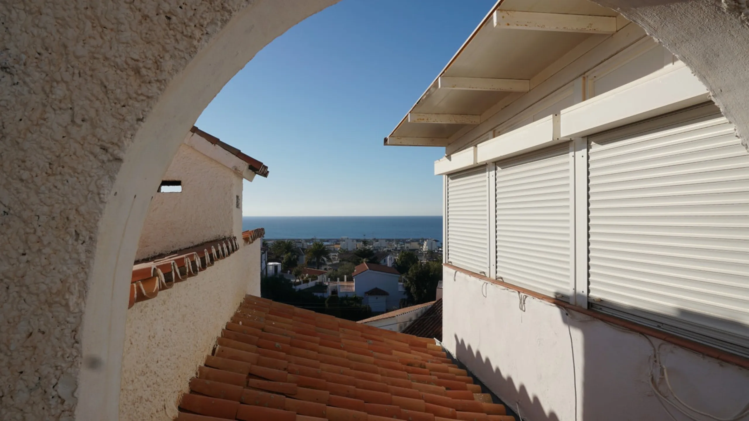 This beautiful property is perfect for anyone who wants to invest in a big family house with a lot of potential and different possibilities. Or for someone who is looking to open a B&B style business. The property is made up by 10 apartments which are com