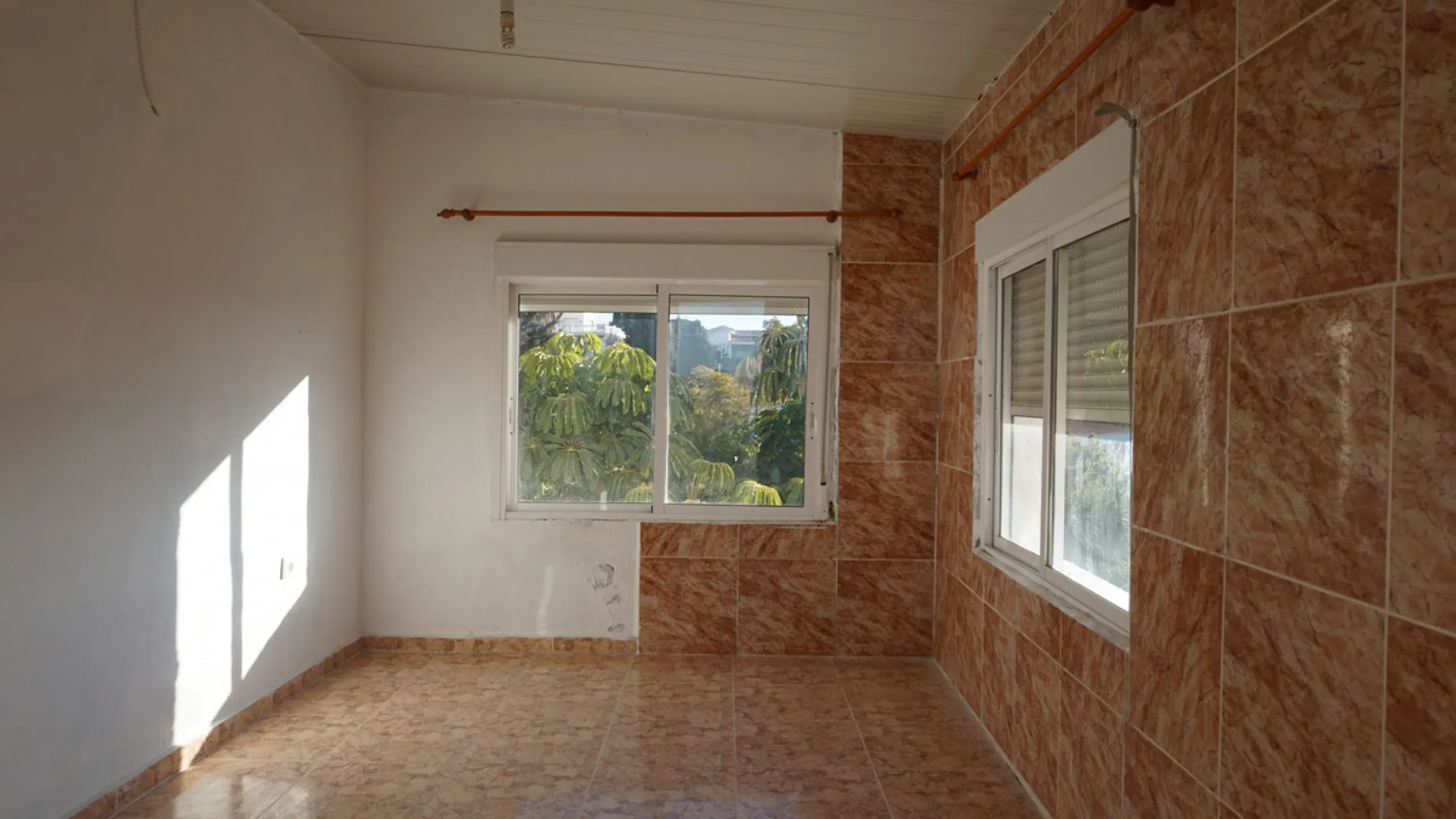 This beautiful property is perfect for anyone who wants to invest in a big family house with a lot of potential and different possibilities. Or for someone who is looking to open a B&B style business. The property is made up by 10 apartments which are com