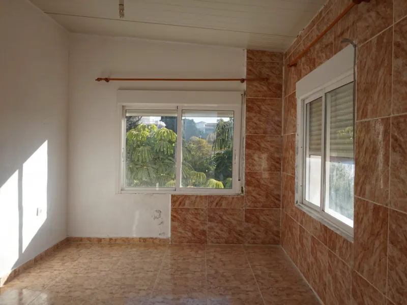This beautiful property is perfect for anyone who wants to invest in a big family house with a lot of potential and different possibilities. Or for someone who is looking to open a B&B style business. The property is made up by 10 apartments which are com