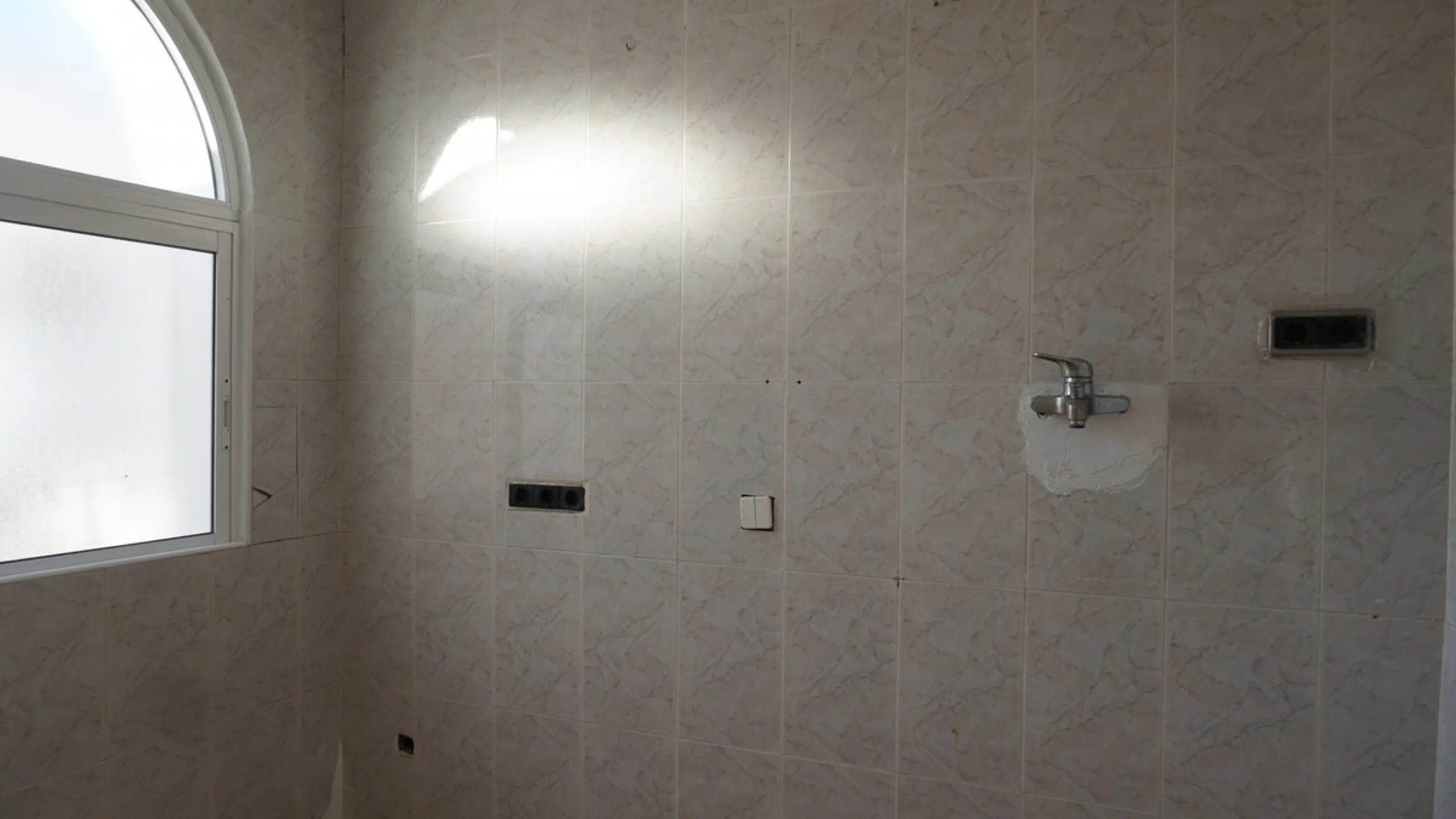This beautiful property is perfect for anyone who wants to invest in a big family house with a lot of potential and different possibilities. Or for someone who is looking to open a B&B style business. The property is made up by 10 apartments which are com