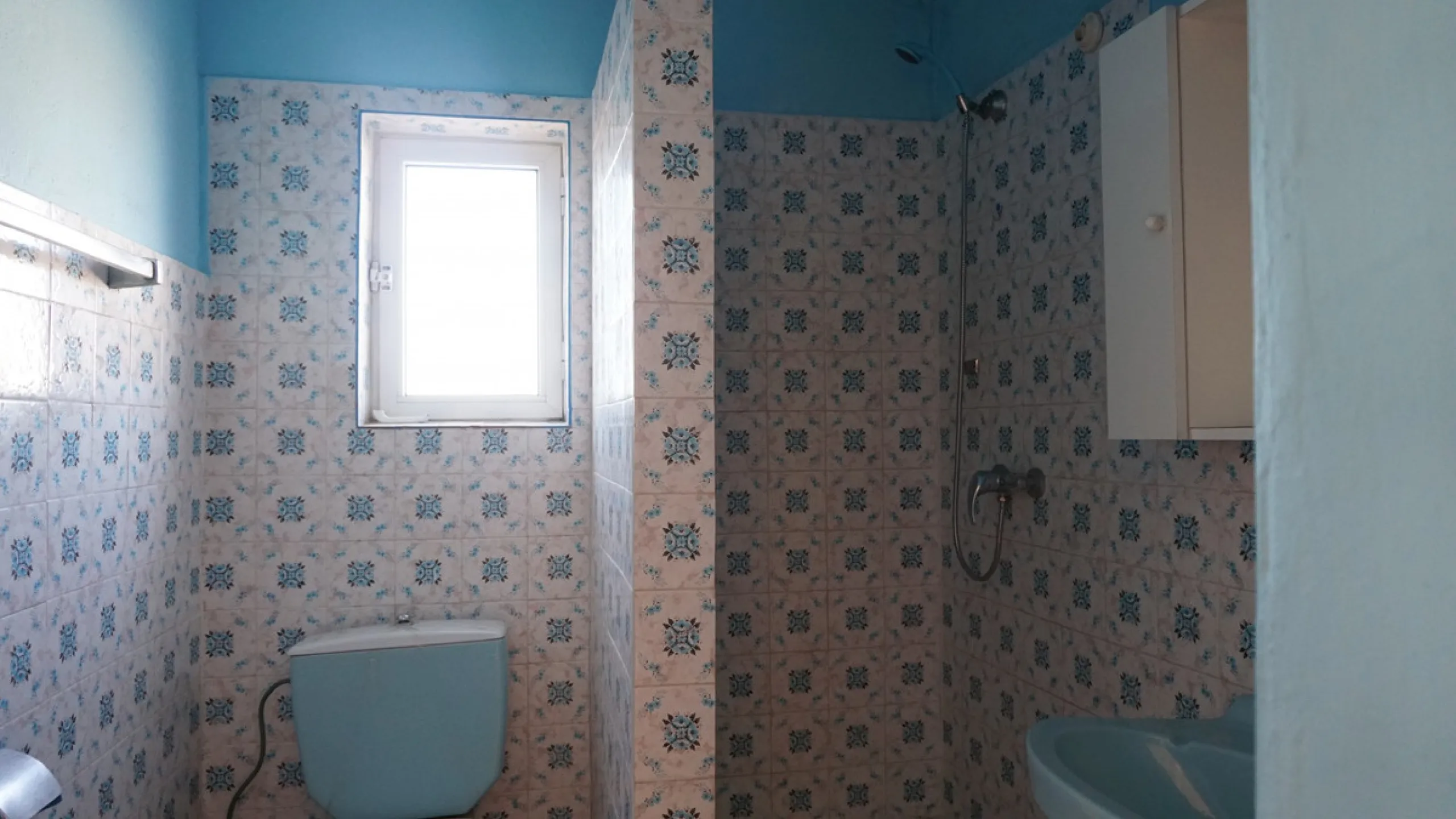 This beautiful property is perfect for anyone who wants to invest in a big family house with a lot of potential and different possibilities. Or for someone who is looking to open a B&B style business. The property is made up by 10 apartments which are com