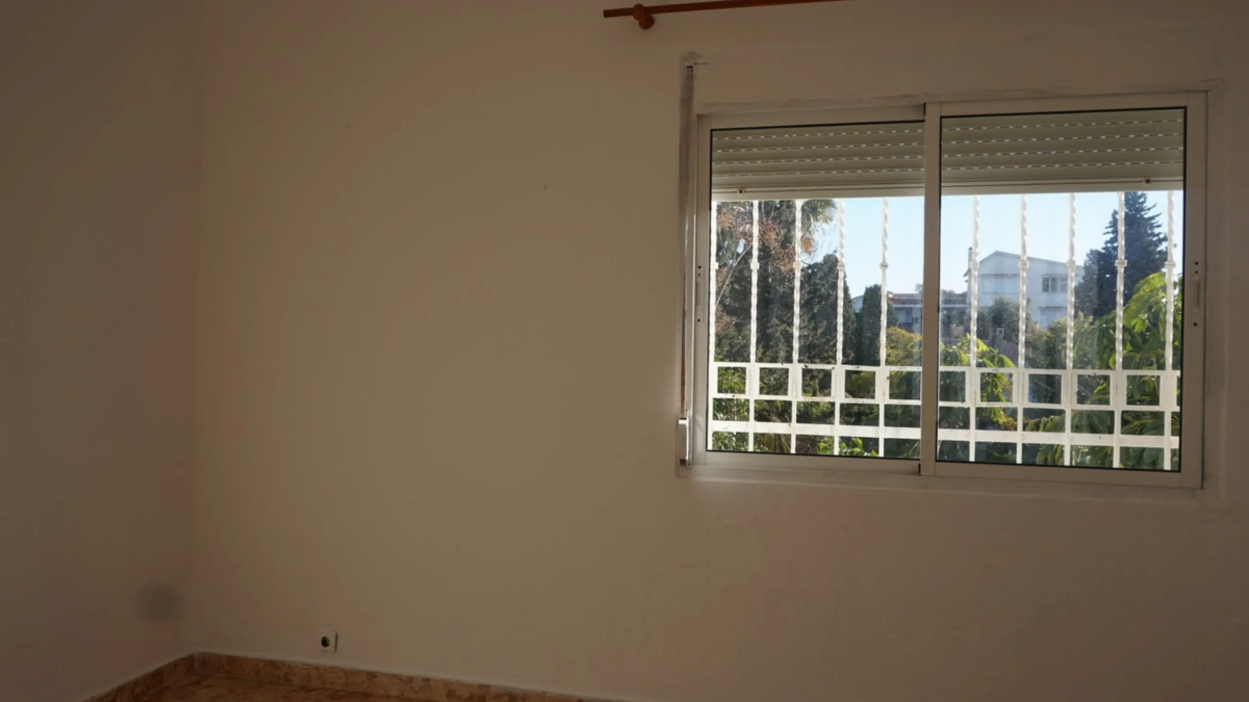 This beautiful property is perfect for anyone who wants to invest in a big family house with a lot of potential and different possibilities. Or for someone who is looking to open a B&B style business. The property is made up by 10 apartments which are com