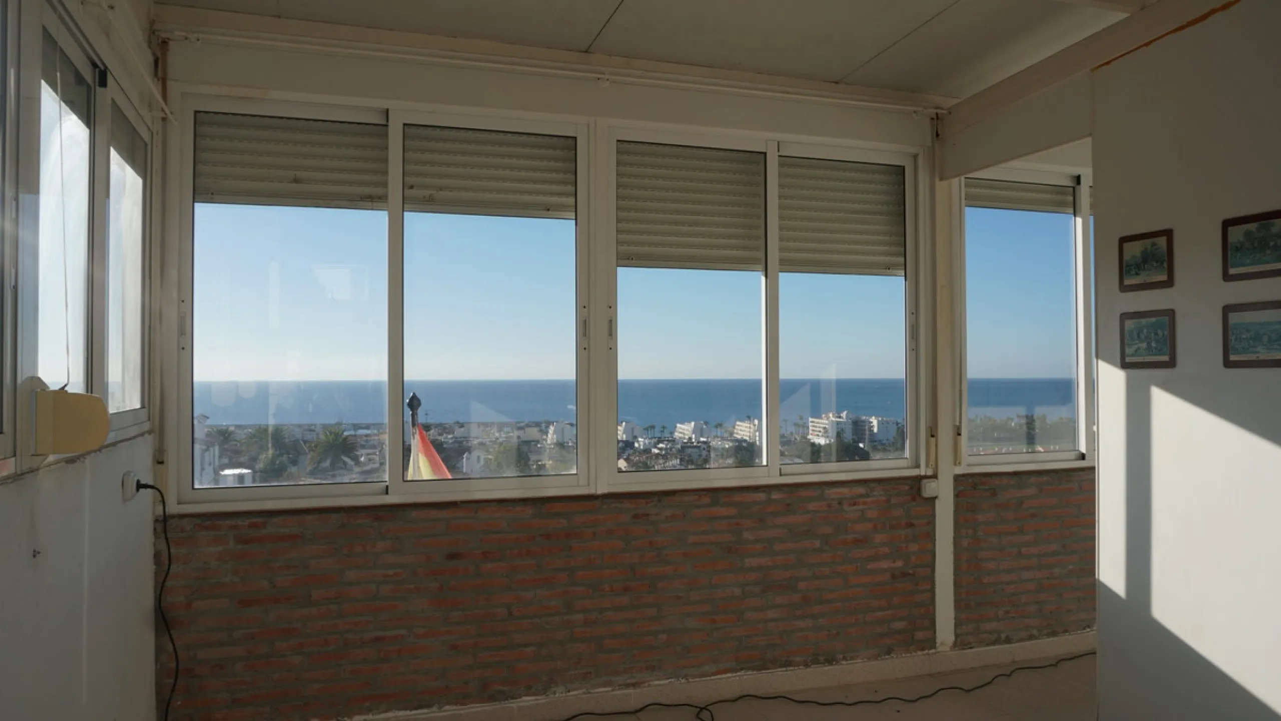 This beautiful property is perfect for anyone who wants to invest in a big family house with a lot of potential and different possibilities. Or for someone who is looking to open a B&B style business. The property is made up by 10 apartments which are com