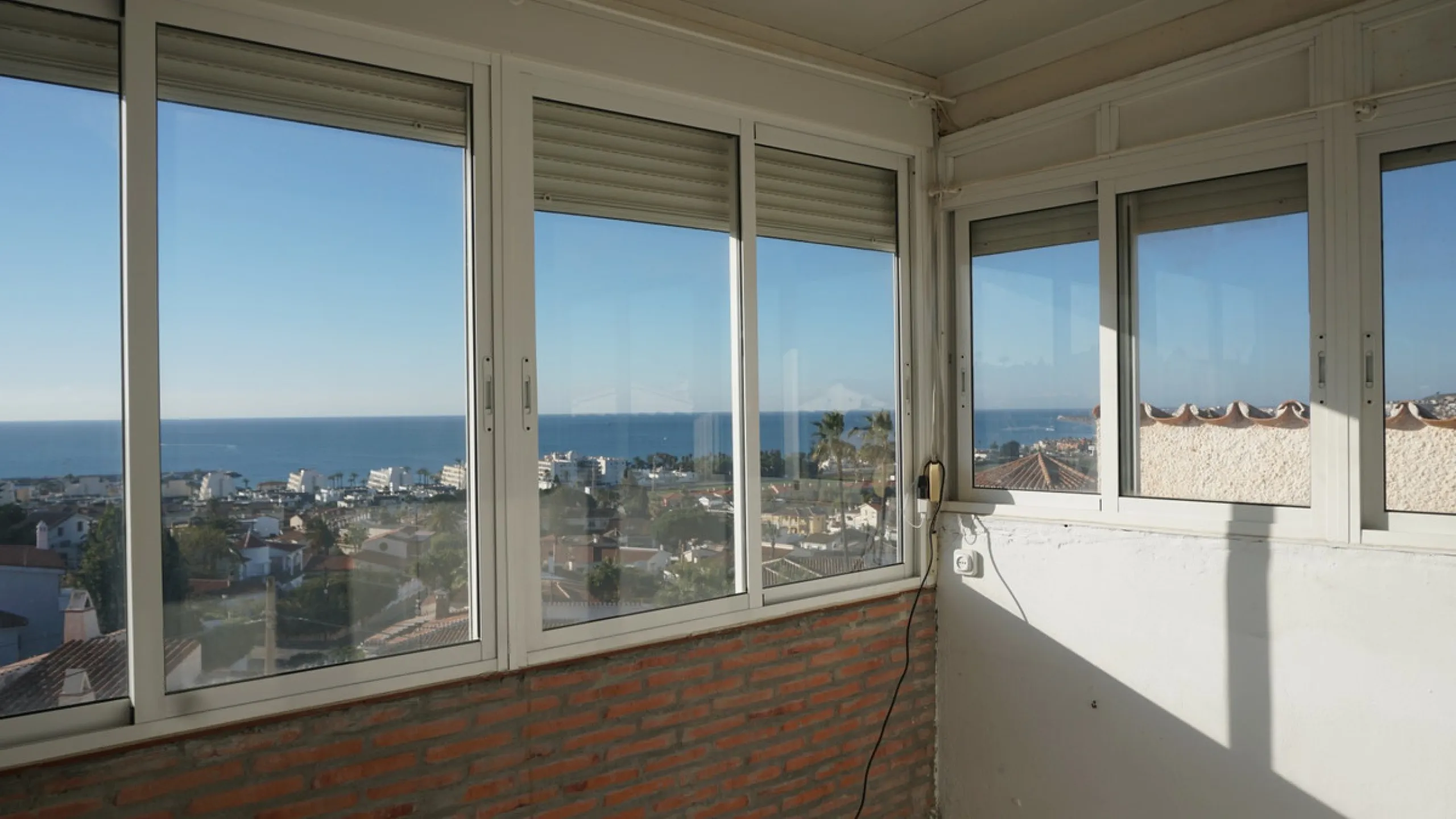 This beautiful property is perfect for anyone who wants to invest in a big family house with a lot of potential and different possibilities. Or for someone who is looking to open a B&B style business. The property is made up by 10 apartments which are com