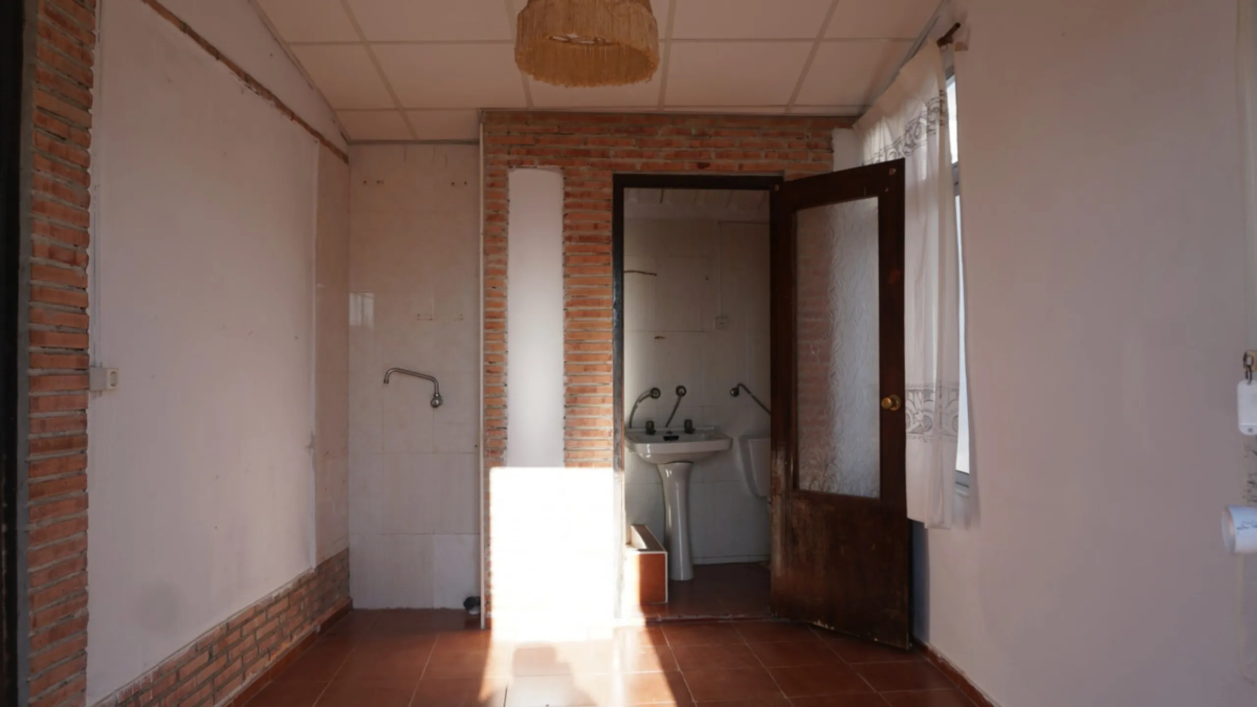 This beautiful property is perfect for anyone who wants to invest in a big family house with a lot of potential and different possibilities. Or for someone who is looking to open a B&B style business. The property is made up by 10 apartments which are com