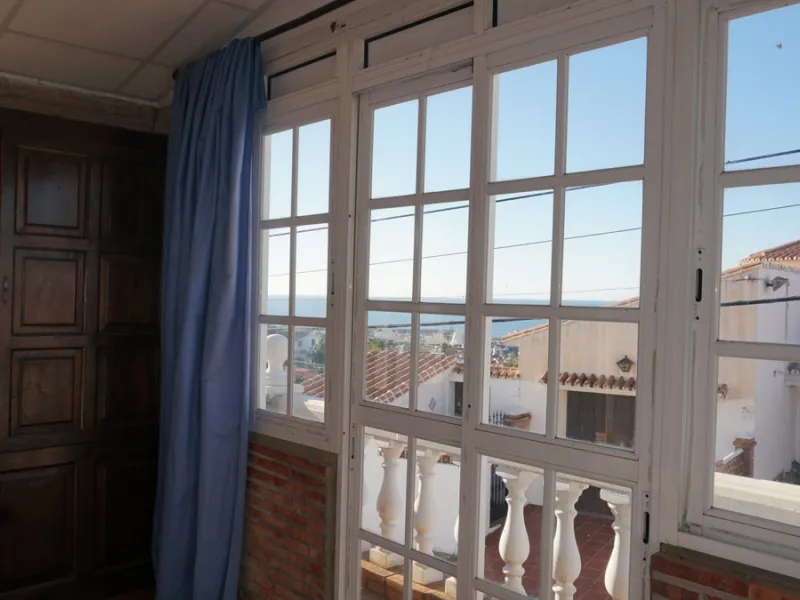 This beautiful property is perfect for anyone who wants to invest in a big family house with a lot of potential and different possibilities. Or for someone who is looking to open a B&B style business. The property is made up by 10 apartments which are com
