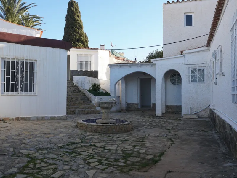 This beautiful property is perfect for anyone who wants to invest in a big family house with a lot of potential and different possibilities. Or for someone who is looking to open a B&B style business. The property is made up by 10 apartments which are com