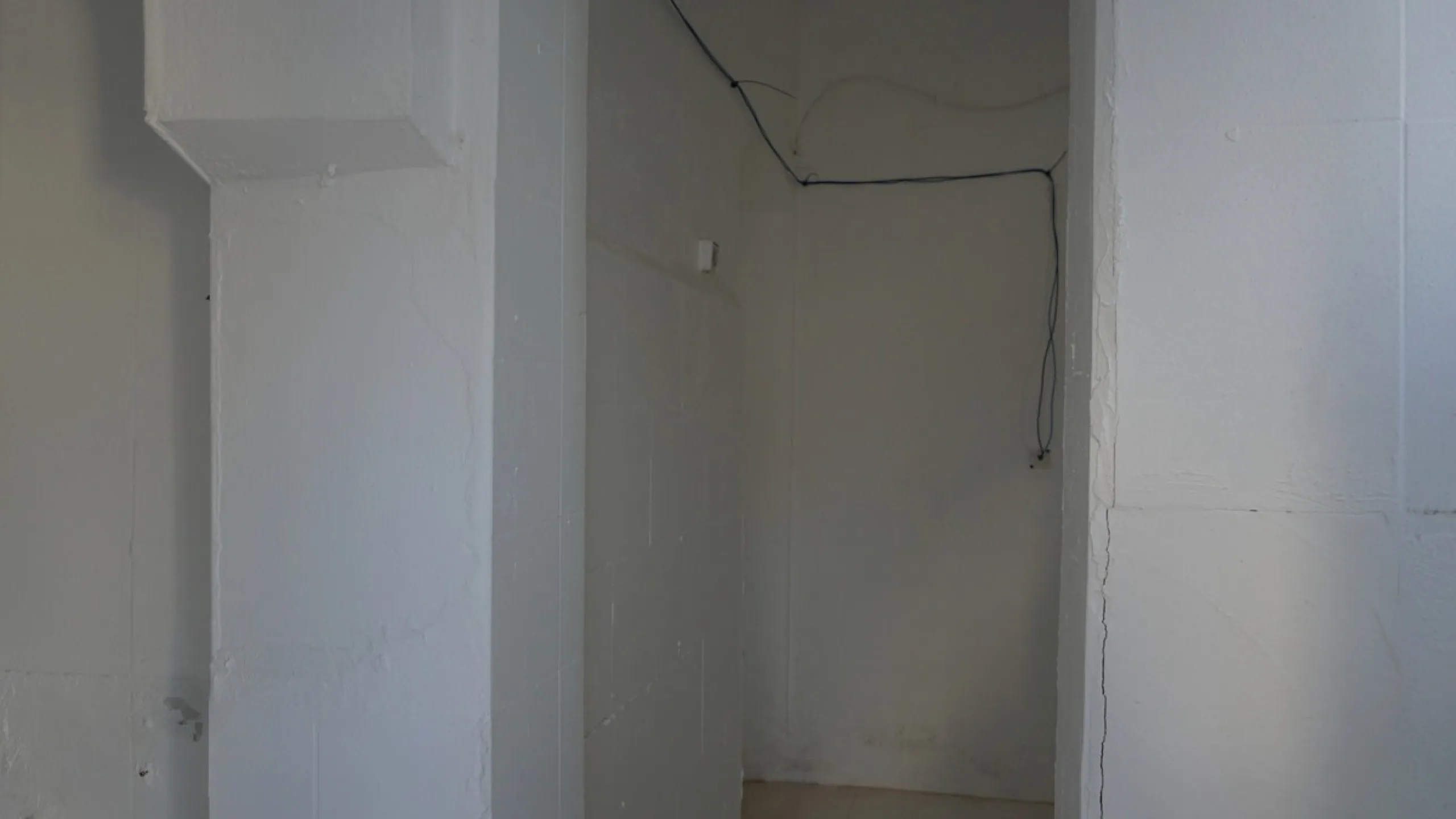 This beautiful property is perfect for anyone who wants to invest in a big family house with a lot of potential and different possibilities. Or for someone who is looking to open a B&B style business. The property is made up by 10 apartments which are com