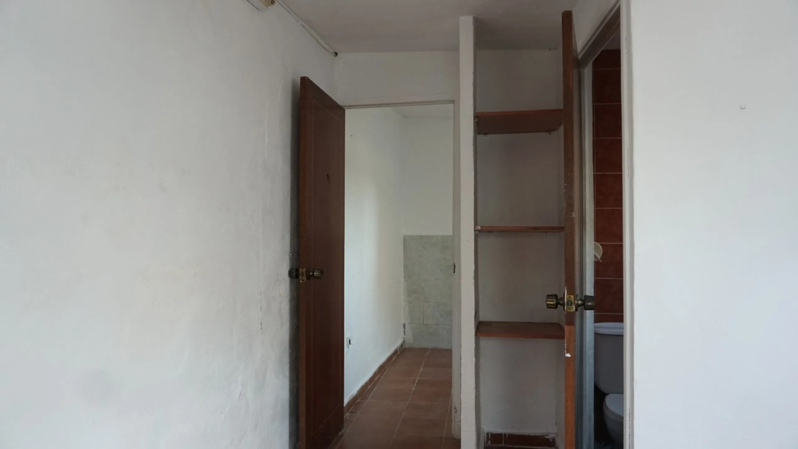 This beautiful property is perfect for anyone who wants to invest in a big family house with a lot of potential and different possibilities. Or for someone who is looking to open a B&B style business. The property is made up by 10 apartments which are com