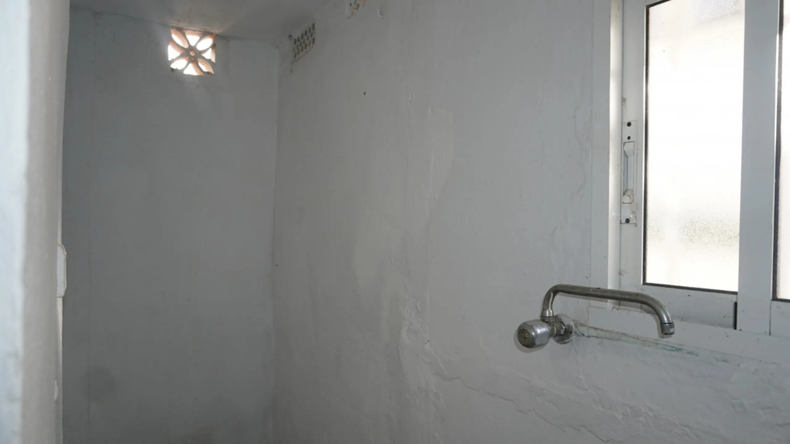 This beautiful property is perfect for anyone who wants to invest in a big family house with a lot of potential and different possibilities. Or for someone who is looking to open a B&B style business. The property is made up by 10 apartments which are com