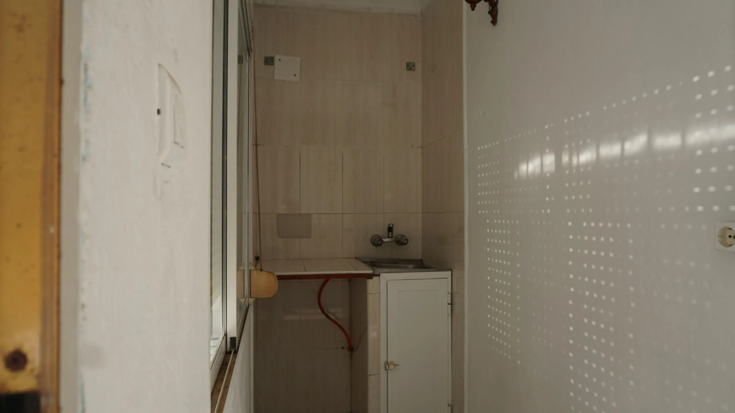 This beautiful property is perfect for anyone who wants to invest in a big family house with a lot of potential and different possibilities. Or for someone who is looking to open a B&B style business. The property is made up by 10 apartments which are com