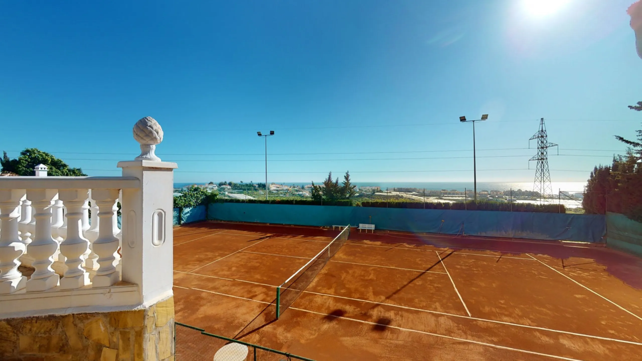 Have you always dreamed of a large, stately home with space for the whole family? Then we have the perfect property for you. This villa of about 500m2 is divided into two semi-detached houses. Two residential units with their own entrances and five levels