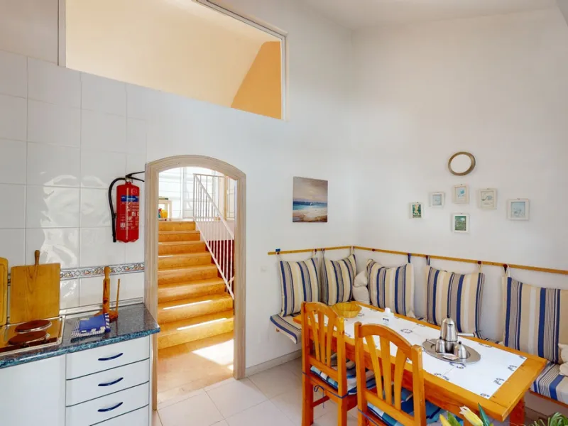 Have you always dreamed of a large, stately home with space for the whole family? Then we have the perfect property for you. This villa of about 500m2 is divided into two semi-detached houses. Two residential units with their own entrances and five levels