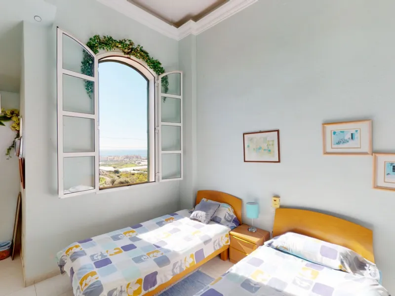 Have you always dreamed of a large, stately home with space for the whole family? Then we have the perfect property for you. This villa of about 500m2 is divided into two semi-detached houses. Two residential units with their own entrances and five levels