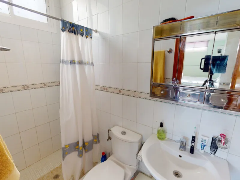 Have you always dreamed of a large, stately home with space for the whole family? Then we have the perfect property for you. This villa of about 500m2 is divided into two semi-detached houses. Two residential units with their own entrances and five levels