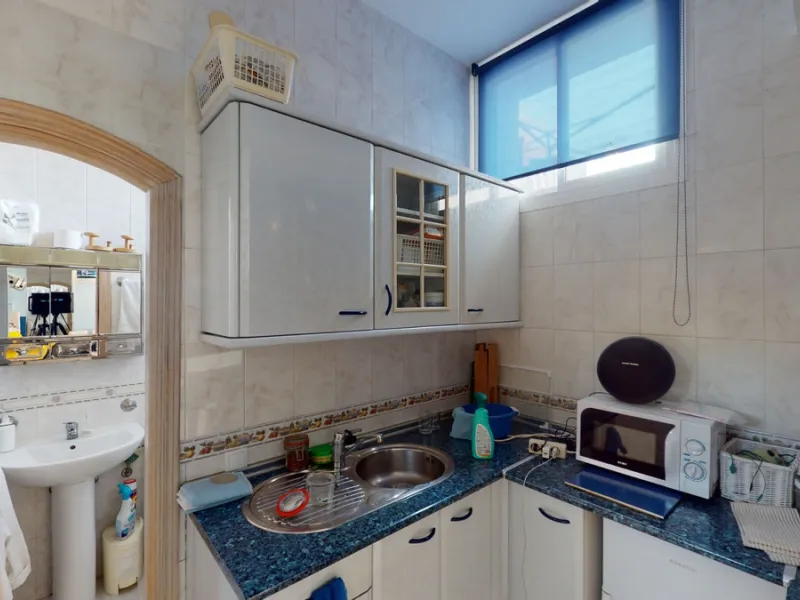 Have you always dreamed of a large, stately home with space for the whole family? Then we have the perfect property for you. This villa of about 500m2 is divided into two semi-detached houses. Two residential units with their own entrances and five levels