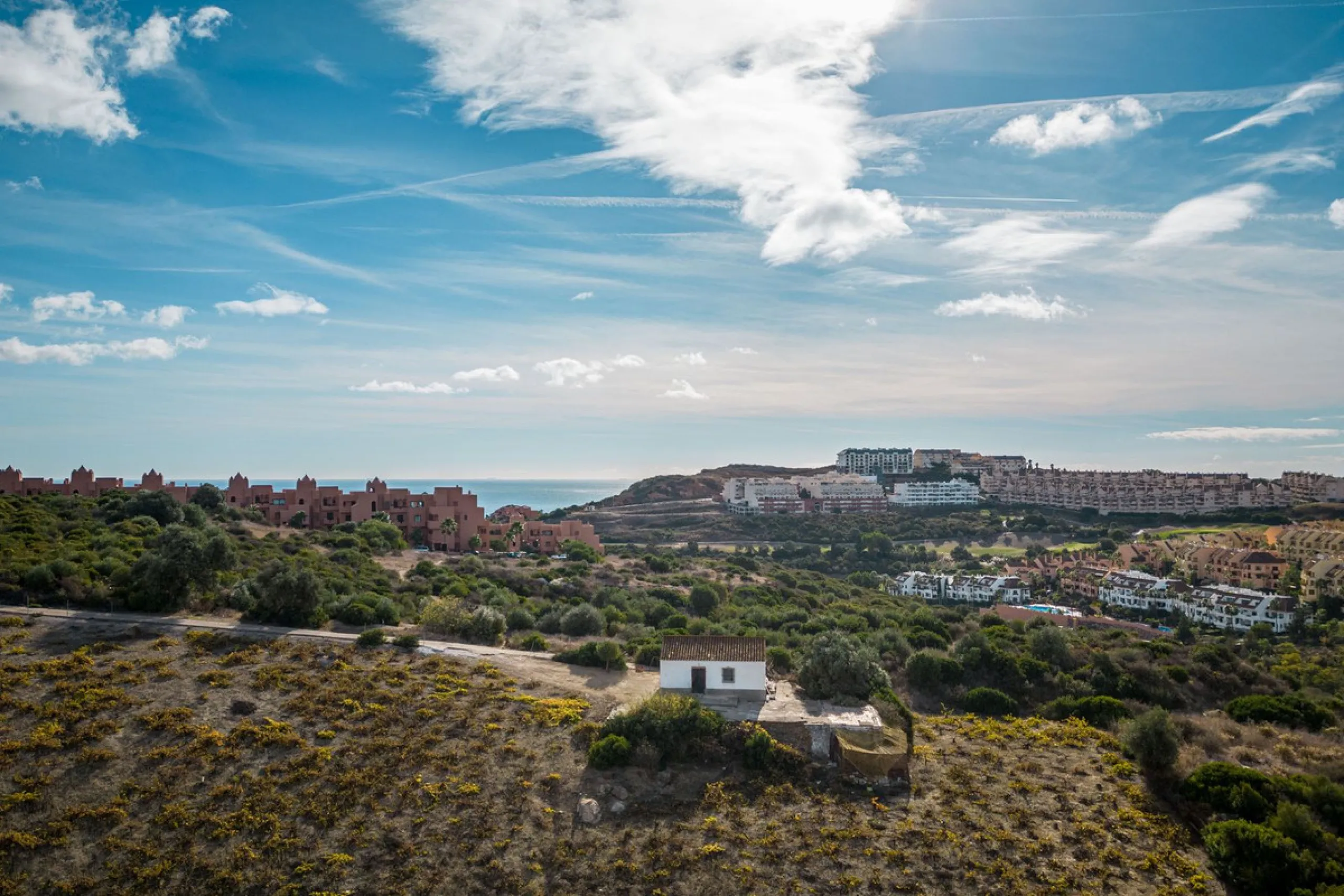 Land on undeveloped land for protection of vineyards with a house in Manilva.