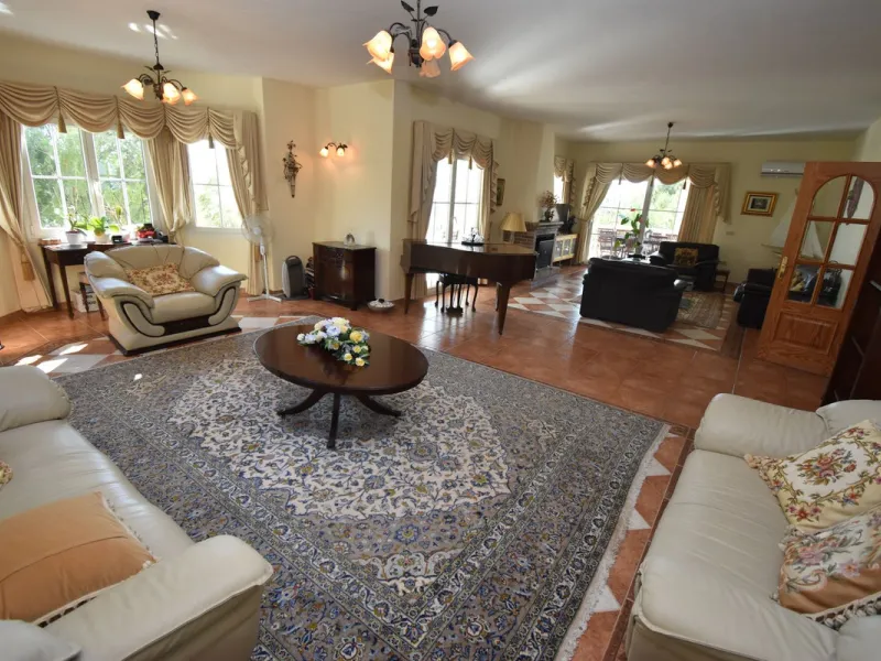 Beautiful 4 bedroom Villa close to the idyllic white washed Village of Mijas! Secluded elevated position enjoying amazing coastal views! Private pool, many sunny terraces and built to a high specification - TRULY MUST BE SEEN TO BE APPRECIATED!