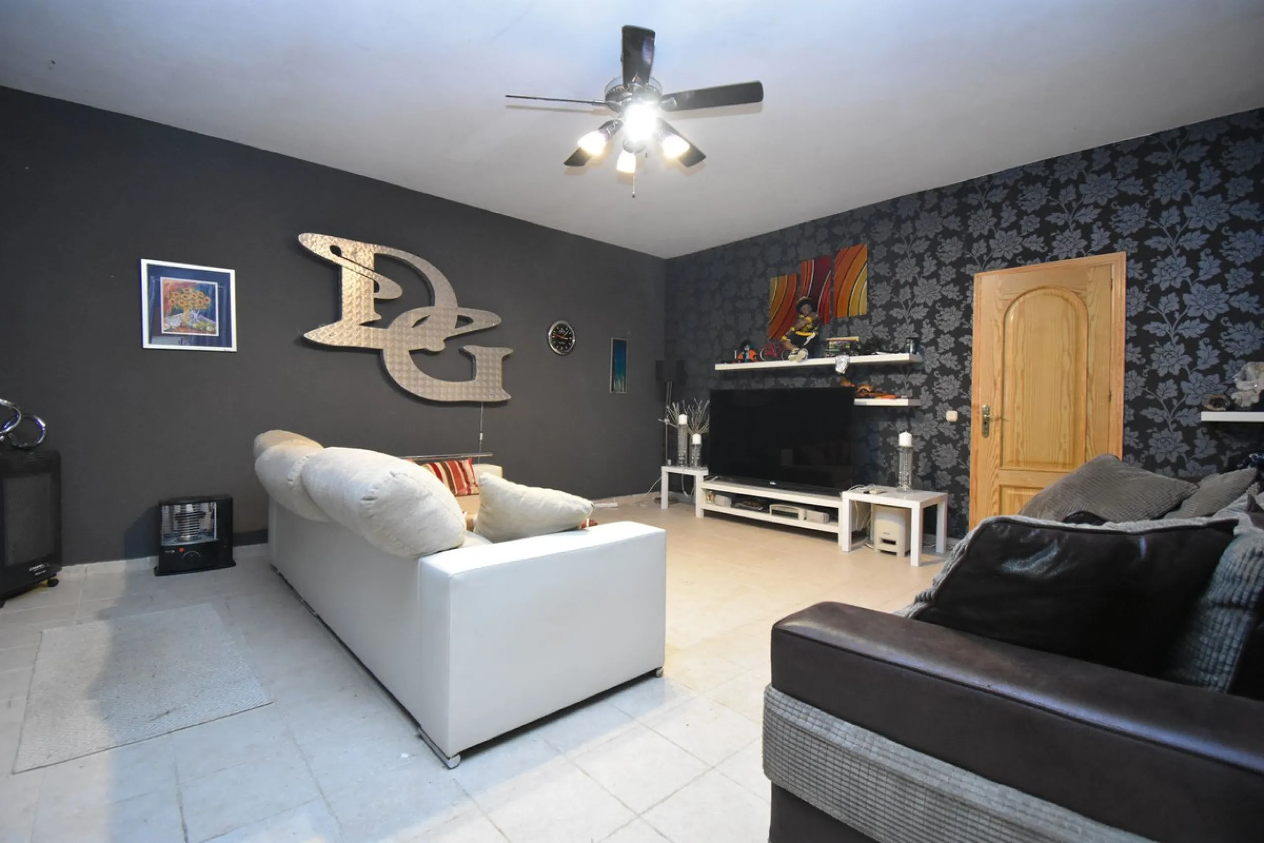 Beautiful 4 bedroom Villa close to the idyllic white washed Village of Mijas! Secluded elevated position enjoying amazing coastal views! Private pool, many sunny terraces and built to a high specification - TRULY MUST BE SEEN TO BE APPRECIATED!