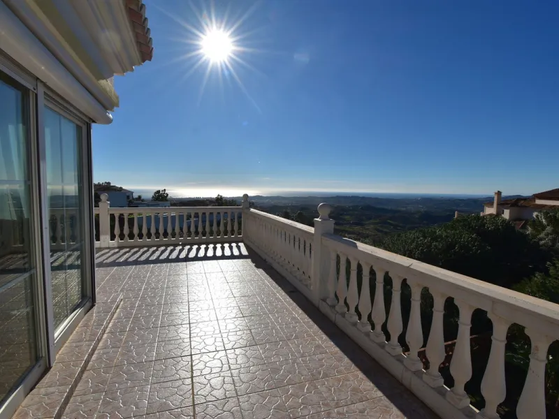 Beautiful 4 bedroom Villa close to the idyllic white washed Village of Mijas! Secluded elevated position enjoying amazing coastal views! Private pool, many sunny terraces and built to a high specification - TRULY MUST BE SEEN TO BE APPRECIATED!
