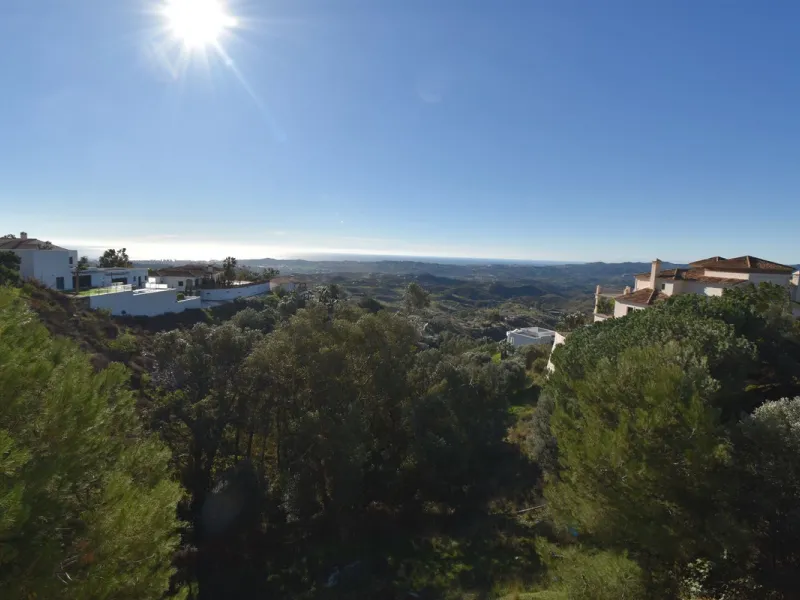 Beautiful 4 bedroom Villa close to the idyllic white washed Village of Mijas! Secluded elevated position enjoying amazing coastal views! Private pool, many sunny terraces and built to a high specification - TRULY MUST BE SEEN TO BE APPRECIATED!