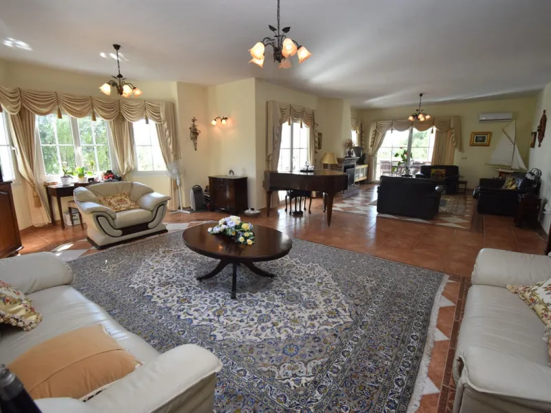 Beautiful 4 bedroom Villa close to the idyllic white washed Village of Mijas! Secluded elevated position enjoying amazing coastal views! Private pool, many sunny terraces and built to a high specification - TRULY MUST BE SEEN TO BE APPRECIATED!
