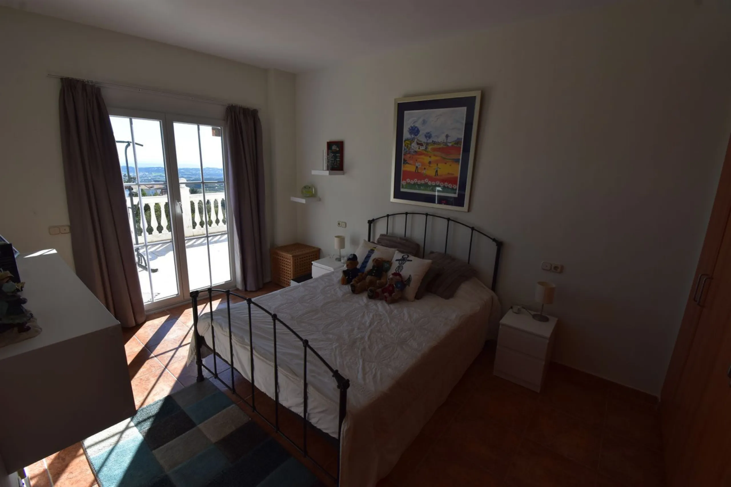 Beautiful 4 bedroom Villa close to the idyllic white washed Village of Mijas! Secluded elevated position enjoying amazing coastal views! Private pool, many sunny terraces and built to a high specification - TRULY MUST BE SEEN TO BE APPRECIATED!